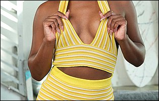 Amari Anne strips her sexy yellow outfit