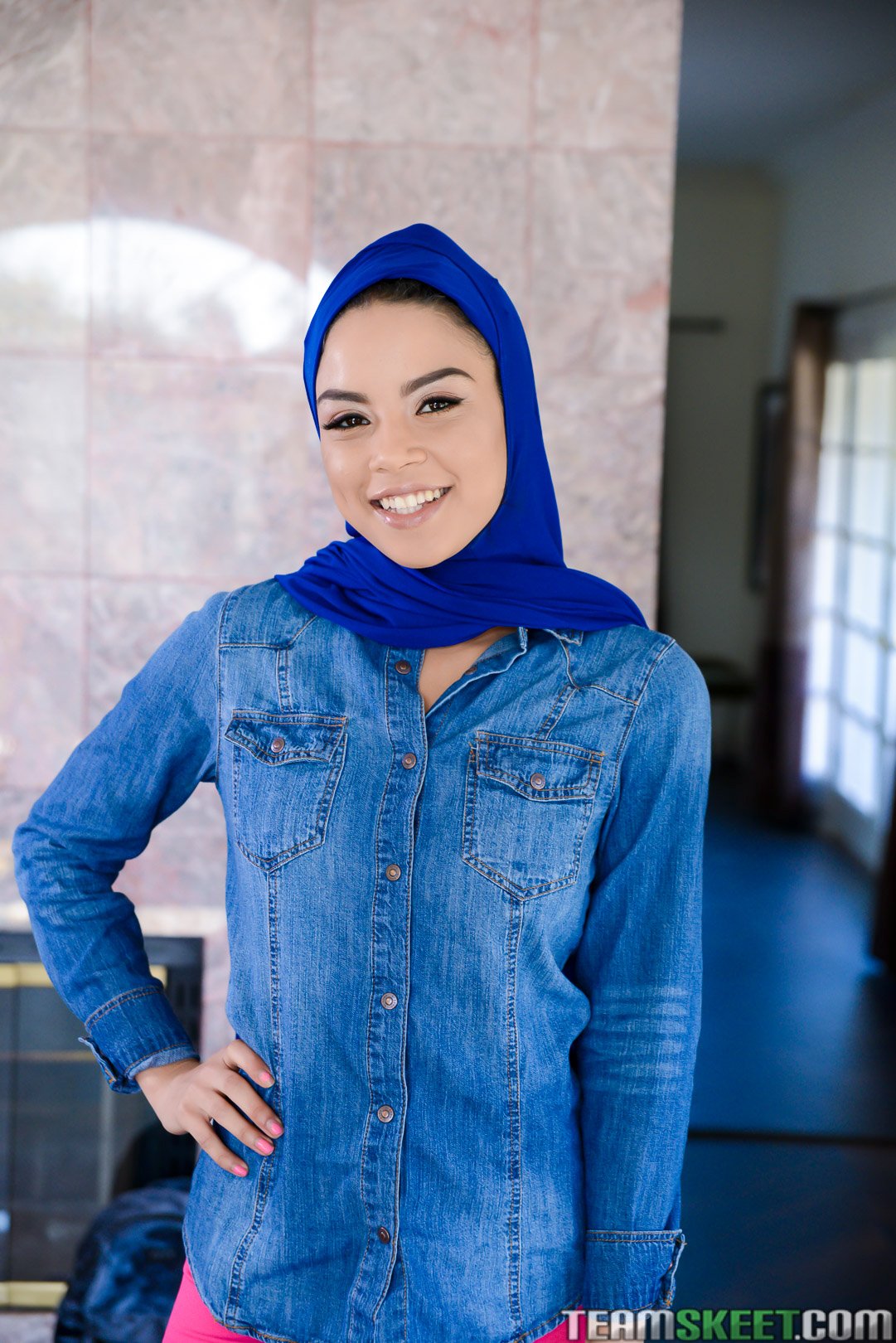 Hijab hookup. Майя Биджоу 2022. Victoria June в хиджабе. Хиджаб Hookup. Алия Хадид хиджаб.